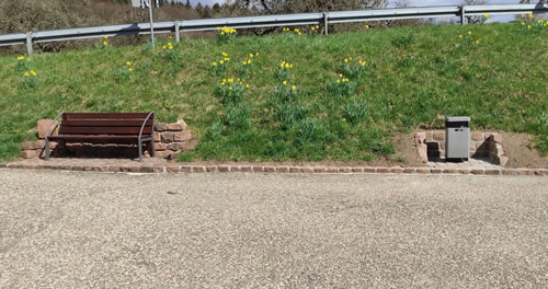 Vorplatz Friedhof Bild 1